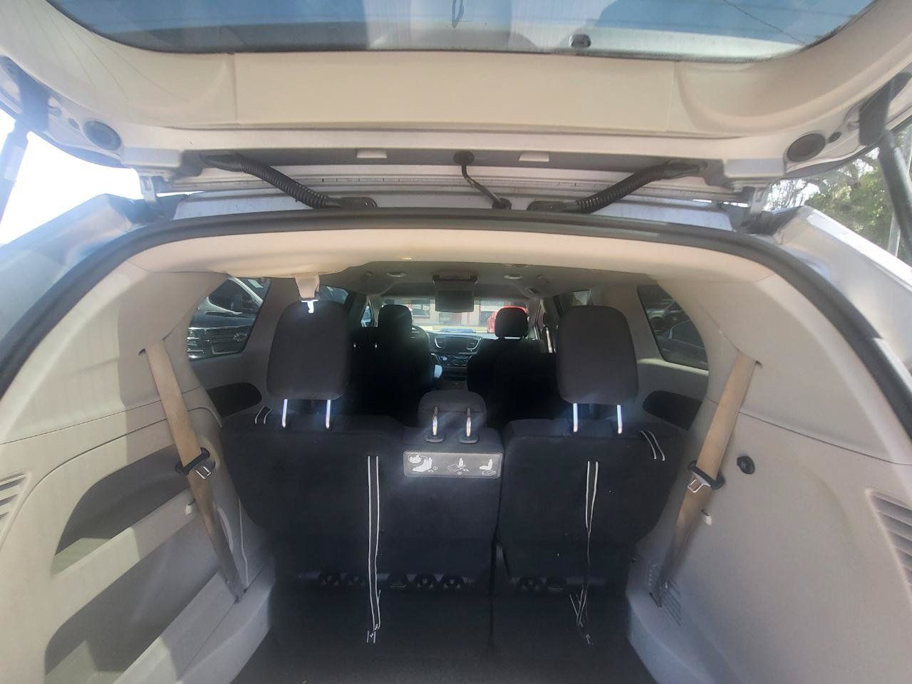 Used 2017 Chrysler Pacifica Touring w/ Tire & Wheel Group FWD image 34