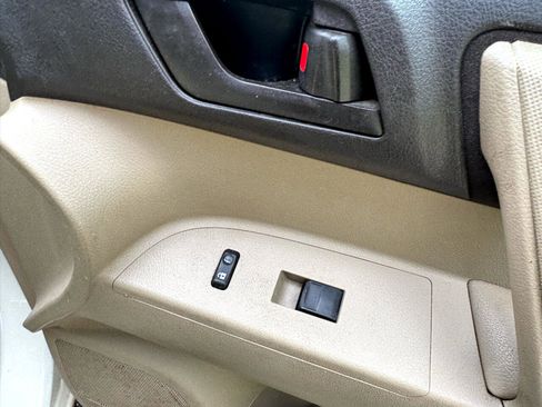 Used 2010 Toyota Highlander 2WD image 29