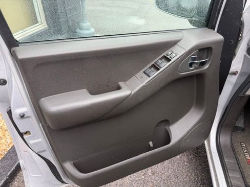 Used 2006 Nissan Frontier NISMO w/ (J01) Sunroof Pkg AWD/4WD image 15