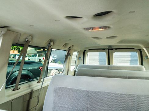 Used 2006 Ford E-350 and Econoline 350 XL RWD image 20