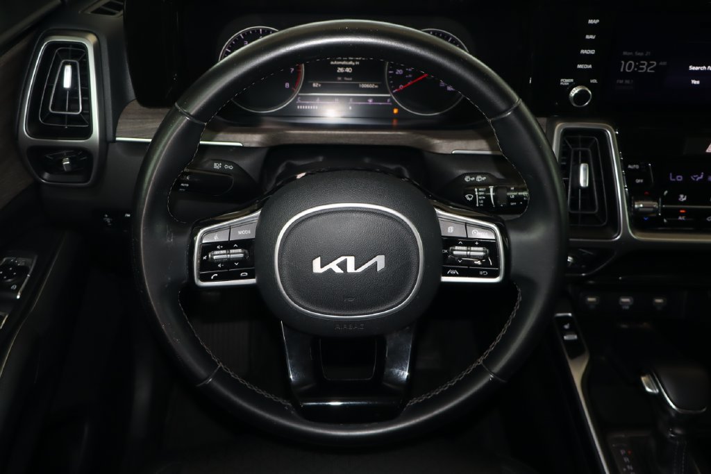 Used 2022 Kia Sorento S w/ Panoramic Sunroof Package AWD/4WD image 18
