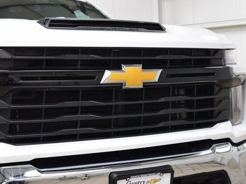 Used 2024 Chevrolet Silverado 2500 W/T w/ WT Convenience Package image 5