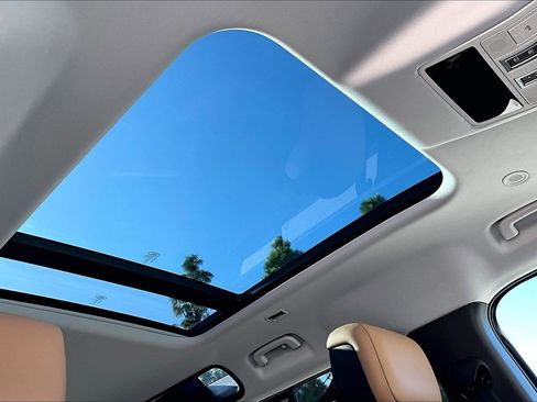 Used 2025 Land Rover Defender 110 S image 29