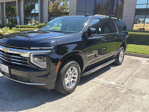 Used 2026 Chevrolet Suburban LT w/ Comfort Package RWD image 5