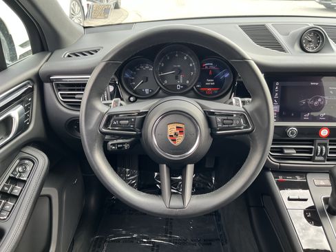 Used 2025 Porsche Macan AWD/4WD image 18
