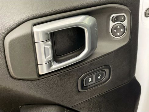 Used 2021 Jeep Wrangler Unlimited Sahara AWD/4WD image 21