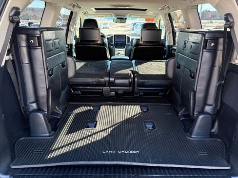 Certified 2016 Toyota Land Cruiser image 8