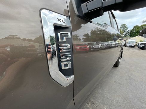 Used 2017 Ford F250 XL w/ Power Equipment Group AWD/4WD image 20