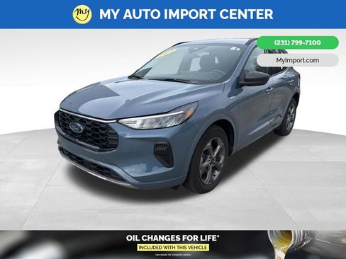 Used 2024 Ford Escape ST-Line w/ Tech Pack #1 AWD/4WD image 3