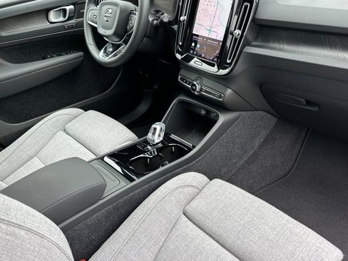 Used 2023 Volvo XC40 Recharge Ultimate image 17