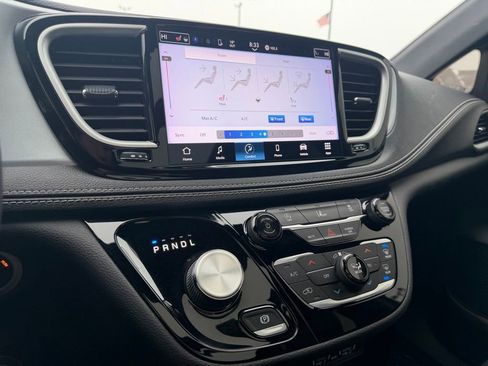 Used 2022 Chrysler Pacifica Touring-L w/ S Appearance Package image 37