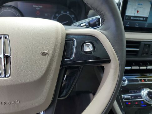 Used 2022 Lincoln Corsair AWD w/ Premium Package image 25