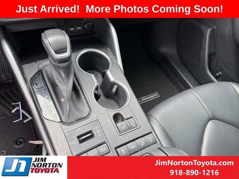 Used 2020 Toyota Highlander XLE image 16