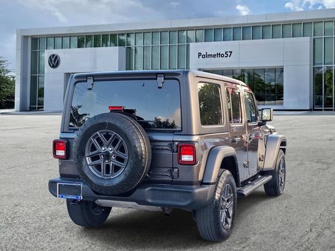 Used 2024 Jeep Wrangler Unlimited Sport AWD/4WD image 6