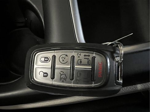 Used 2024 Chrysler Pacifica Touring-L FWD image 26