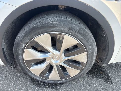 Used 2023 Tesla Model Y Long Range image 10