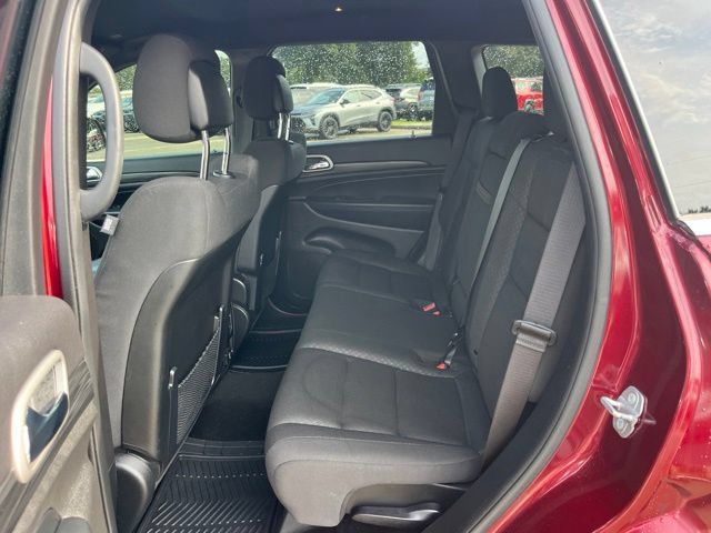 Used 2021 Jeep Grand Cherokee Laredo w/ Security & Convenience Group AWD/4WD image 26