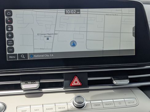 New 2025 Hyundai Elantra Limited image 12