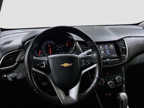 Used 2018 Chevrolet Trax LT w/ LT Convenience Package AWD/4WD image 18