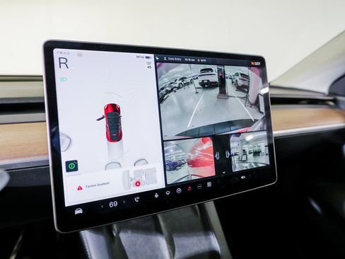 Used 2021 Tesla Model Y Long Range image 18