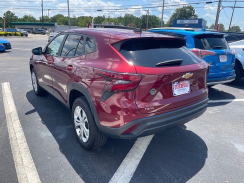 Used 2025 Chevrolet Trax LS w/ Driver Confidence Package FWD image 12