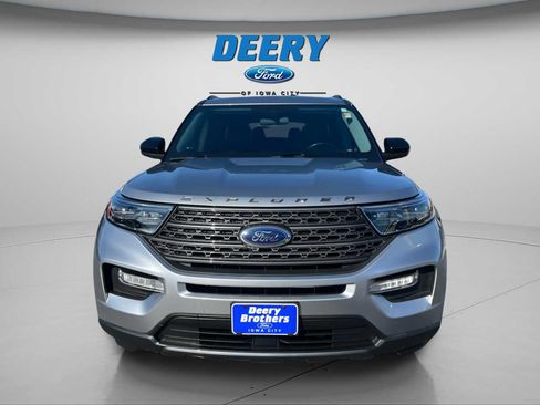 Used 2022 Ford Explorer XLT w/ Equipment Group 202A image 3
