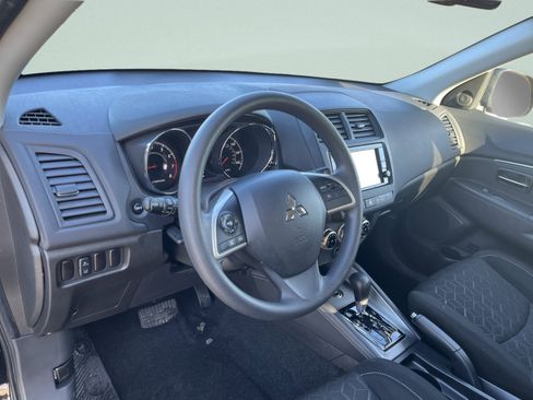 Used 2025 Mitsubishi Outlander Sport ES image 17