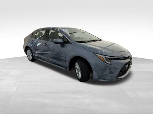 Used 2025 Toyota Corolla XLE image 6