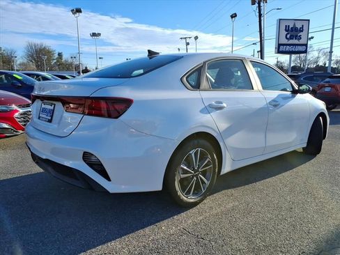 Used 2023 Kia Forte LXS image 4