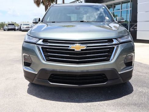 Used 2022 Chevrolet Traverse LT FWD image 3