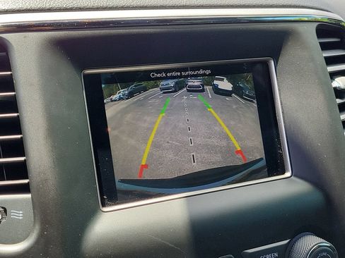 Used 2019 Jeep Grand Cherokee Laredo RWD image 23