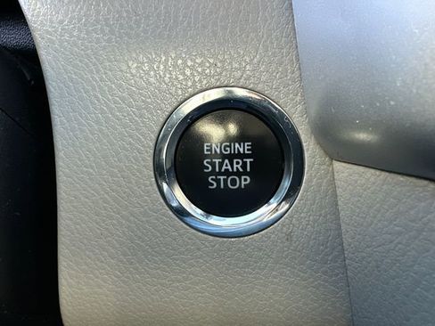 Certified 2019 Toyota Highlander XLE w/ Carpet Mat Package (TMS) image 35