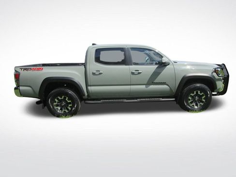 Used 2022 Toyota Tacoma TRD Off-Road AWD/4WD image 7