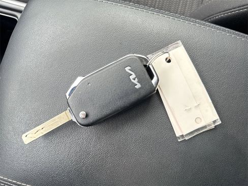 Used 2023 Kia Sorento LX image 37