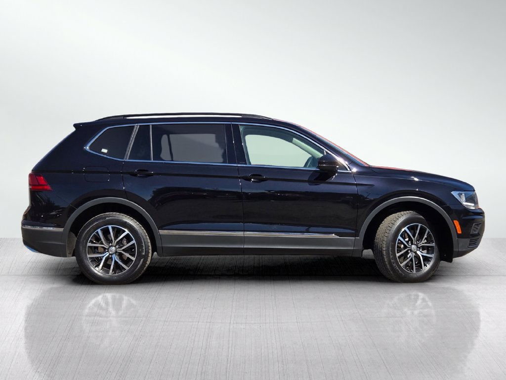 Used 2021 Volkswagen Tiguan SE w/ Panoramic Sunroof Package FWD image 4