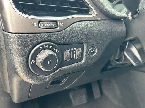 Certified 2020 Jeep Cherokee Limited AWD/4WD image 17