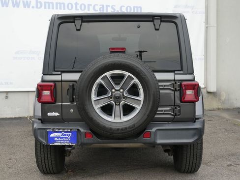 Used 2018 Jeep Wrangler Unlimited Sahara w/ Dual Top Group AWD/4WD image 6
