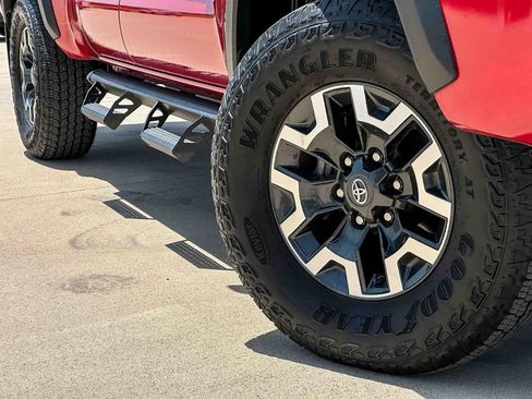 Certified 2023 Toyota Tacoma TRD Off-Road AWD/4WD image 9