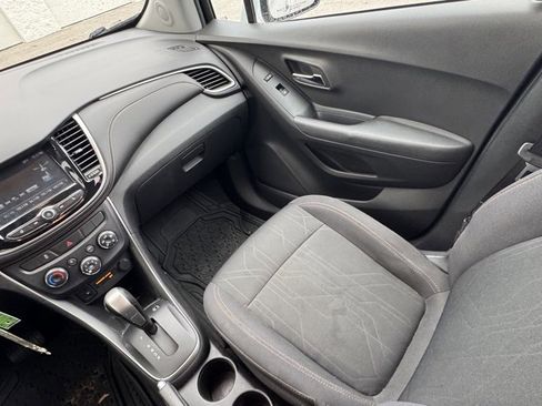 Used 2017 Chevrolet Trax LT image 9