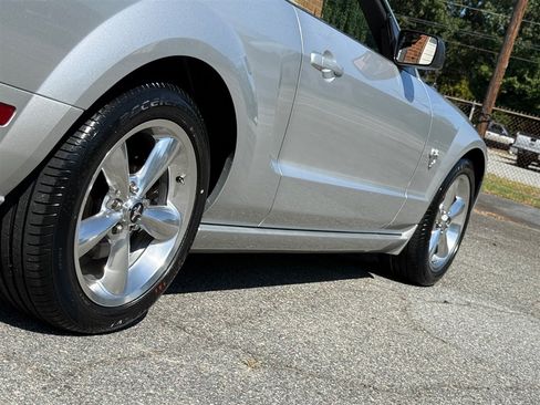 Used 2009 Ford Mustang GT RWD image 39