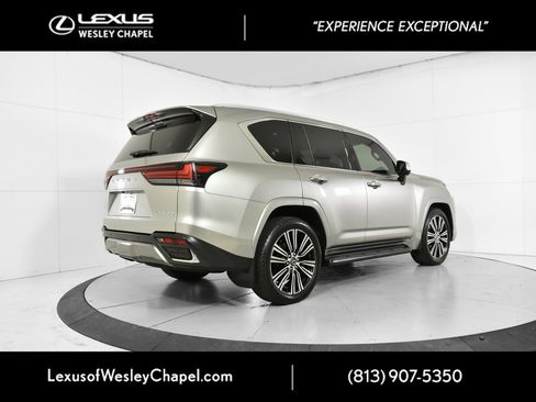 Used 2024 Lexus LX 600 4WD w/ Luxury Package image 6