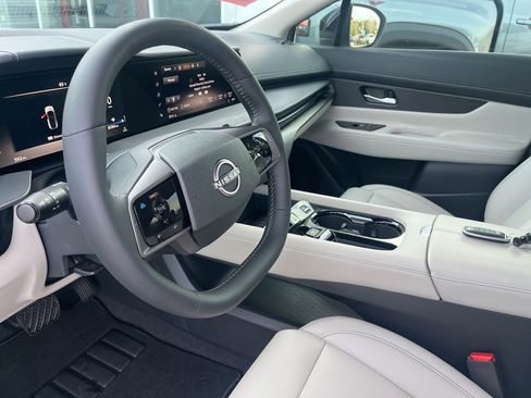 Used 2025 Nissan Murano SV image 10