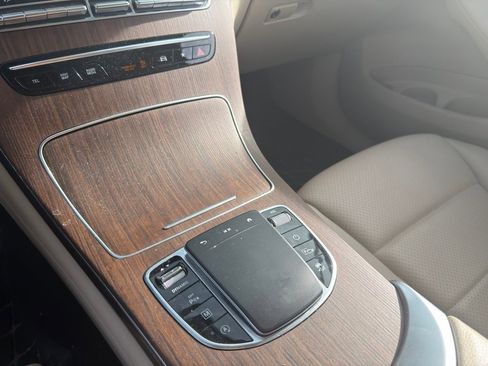 Used 2022 Mercedes-Benz GLC 300 4MATIC image 23