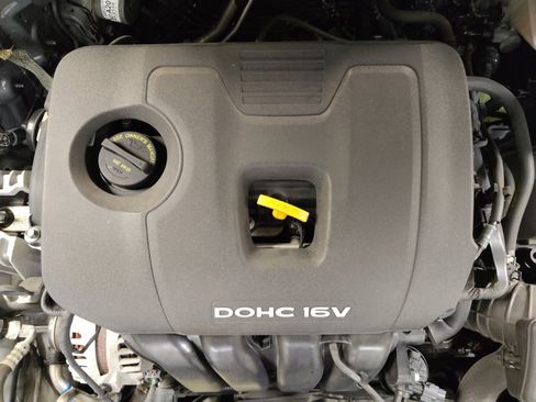 Used 2017 Hyundai Elantra SE image 30