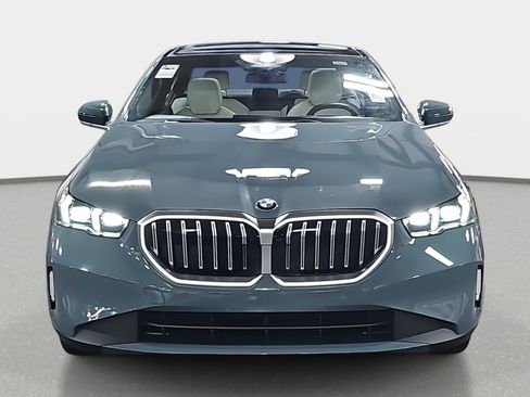 New 2026 BMW 530i w/ Premium Package image 2