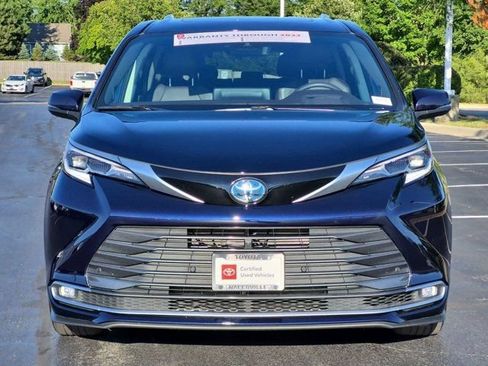 Used 2023 Toyota Sienna Platinum AWD/4WD image 4