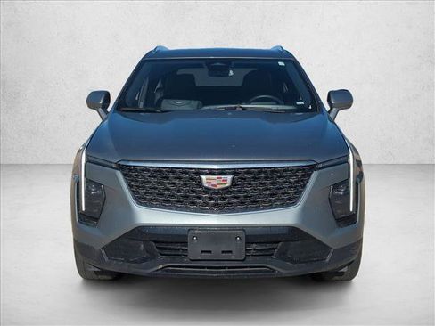 Used 2025 Cadillac XT4 Premium Luxury image 2