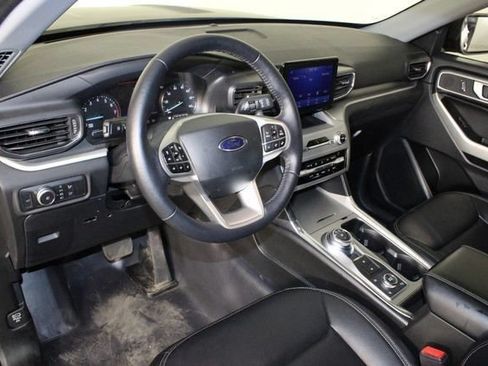 Used 2021 Ford Explorer XLT w/ Equipment Group 202A AWD/4WD image 30