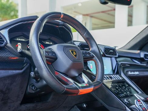 Used 2022 Lamborghini Urus image 26