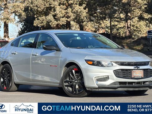 Used 2018 Chevrolet Malibu LT w/ Leather Package image 1